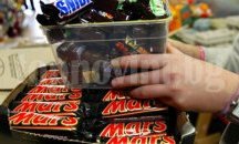 Проверяват за партиди от опасните десерти на компанията Mars