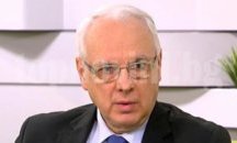 Ако връщаме задължителната казарма трябва да го направим с референдум, смята Велизар Енчев