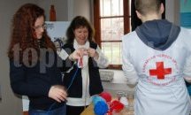 Бургаските червенокръстци се включиха в „Майсторилницата за мартенички”