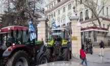 Гневни гръцки фермери предизвикаха безредици в Солун