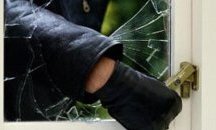 Топки и чорапи за 2000 лева откраднаха от книжарница