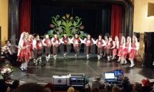 Дариха 1500 лева на фолклорни състави от Гавраилово