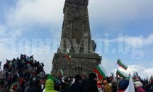 Над 70 хиляди патриоти се качиха на връх Шипка