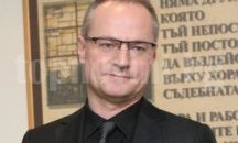 Тиха е войната между Панов и Цацаров, според Силвия Великова