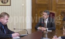 Европа няма как да бъде обетованата земя за целия свят, каза Каракачанов