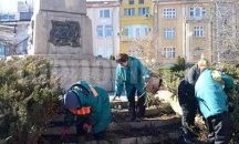 Еколози облагородяват площите около паметника на площад „Свобода“