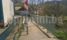 Откриват най-дългия в света стъклен мост-подкова