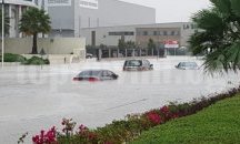 Силна буря остави под вода Абу Даби