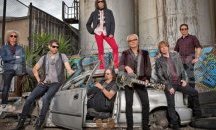 Foreigner пеят в "Арена Армеец"