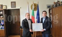 Връчиха наградата "Кмет на месеца" на русенския градоначалник Пламен Стоилов