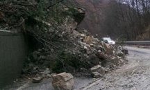 Пътищата Смолян-Средногорци и Рудозем-Смилян остават затворени
