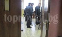 Пак гледат делото срещу Райфъла