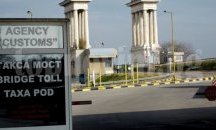 10 600 къса контрабандни цигари задържаха русенските митничари при три отделни случая на Дунав мост