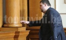 Пеевски се оттегля? Не, истината е друга.