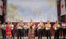 На благотворителен концерт в Котел събраха пари за абитуриентите сираци