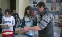 С технология от почти 2000 години ученици сами си направиха хартия