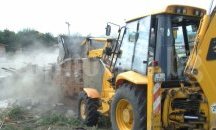 Събарят незаконни постройки в ромската махала на Благоевград