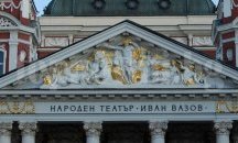 Протест пред Народния театър преди наградите „Икар“