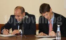 AES и община Гълъбово подписаха договора за Младежкия център