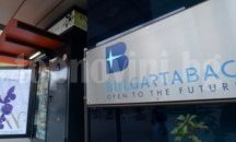 Служители на "Булгартабак" на протест пред парламента