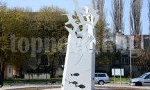 Шестметрова пластика украси кръгово кръстовище във Варна