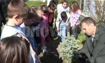 ДГС „Нови пазар” подари дръвчета на детска градина