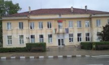 „Службогонци“ гостува на сцената в Ценово