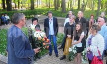 Поднесоха цветя пред паметника на Тодор Колев в Шумен