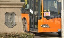 Общината взима автобусите до летището и още две линии от градския транспорт