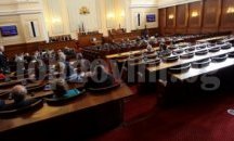 Леви и десни се скараха заради комунизма