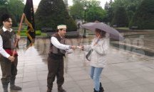 Младежи напомниха за Априлското въстание в дъждовния ден в Русе