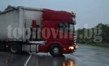 Шофьор на тир зареди от бензиностанция в Асеновград и избяга