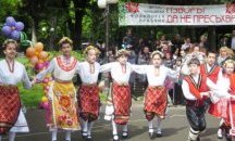 Над 300 деца пеят и танцуват на Цветница в Стара Загора