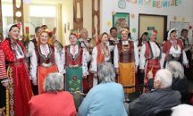 Капанският ансамбъл гостува за Великден в Старческия дом