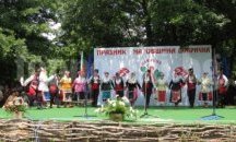 Стимулират самодейците от Община Добричка да разучават нови песни, танци и обичаи
