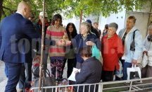 Районен кмет зарадва пенсионери с козунаци