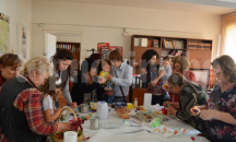 Три поколения социалисти боядисваха яйца за Европейския ден за солидарност между поколенията