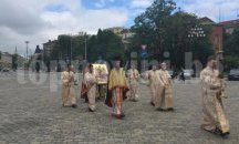 Десетки посрещнаха „Света Богородица – Всецарица“ (снимки)