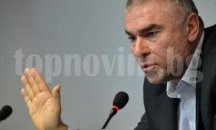 Марешки внася подписите за референдума си в Народното събрание