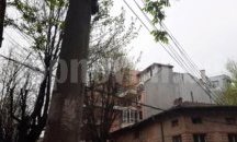 Продължава премахването на стари стоманобетонни стълбове в пловдивския квартал "Южен"