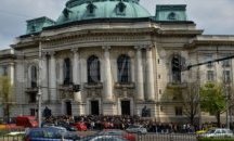Студенти протестират заради орязаните евростипендии