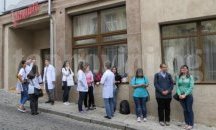 Бъдещи медици протестираха в Пловдив заради орязани стипендии