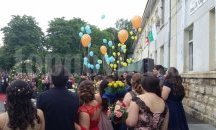 99 балони с желания на абитуриенти от ПМГ-Разград полетяха във въздуха