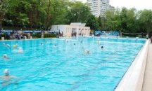 Ватерполисти от цялата страна мерят сили на басейн "Флора"