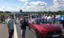 Българи подобриха световния рекорд за най-дълга колона автомобили “Форд”