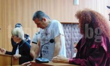 Пловдивският полицай, обвинен за убийството на родителите си, остава в ареста