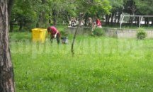Данъчни почистиха парк "Роден кът" в Търговище