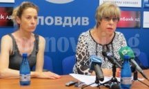 Разпитват отново жената на обвинения в убийство на родителите си полицай