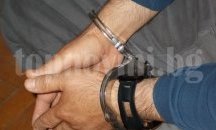 Във Ветово задържаха мъж, нападнал полицай