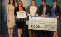 Чек за 150 000 лв. връчи „Америка за България“ на СОУ „Св. Кл. Охридски” - Добрич